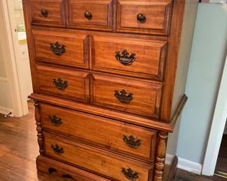 chest of drawers