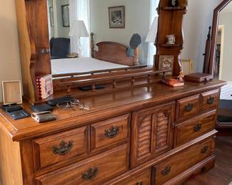 dresser w/mirror