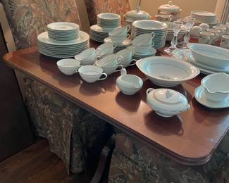 dining table, several sets of china