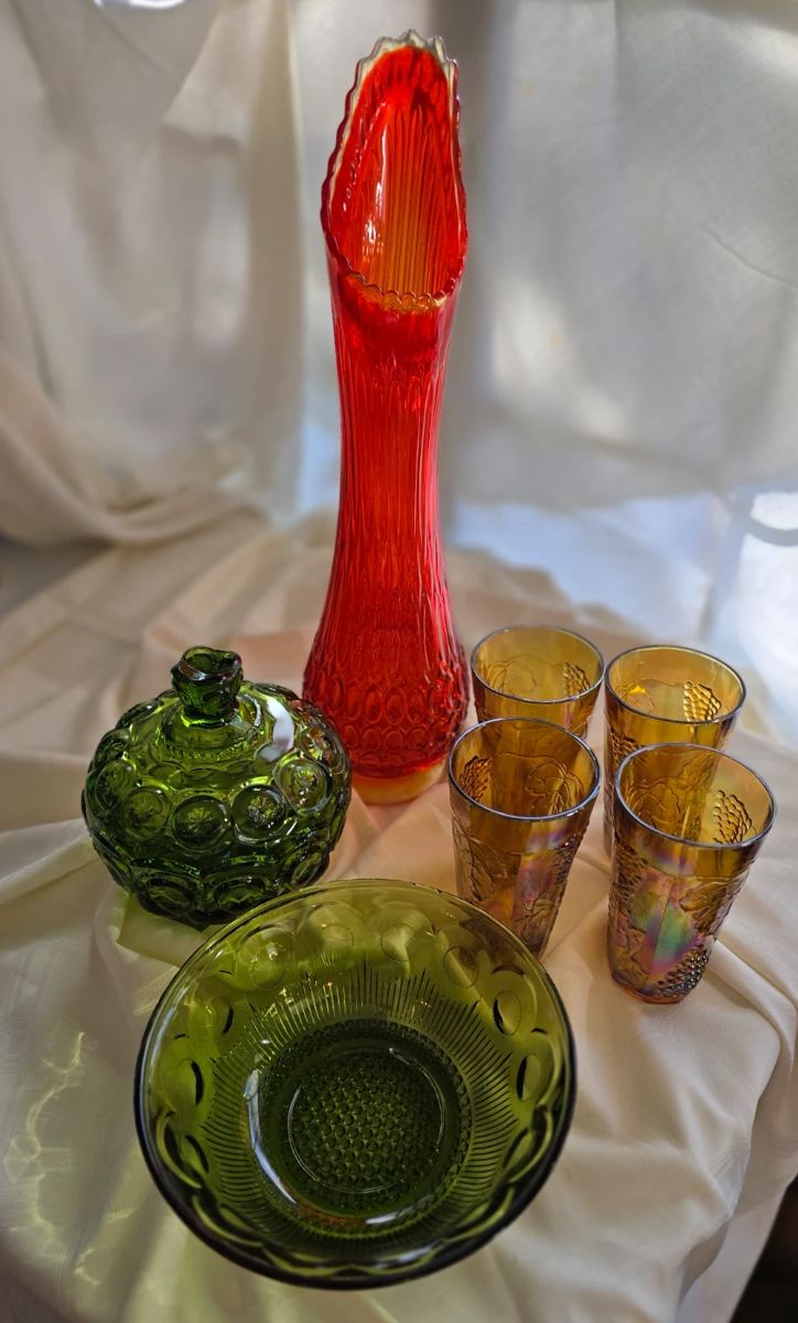 Stunning L.E.Smith swung glass vase and moon and stars. Lots of other vintage glass!