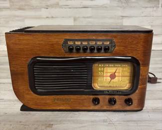 Antique PHILCO 1941 Wood Tube Table Radio