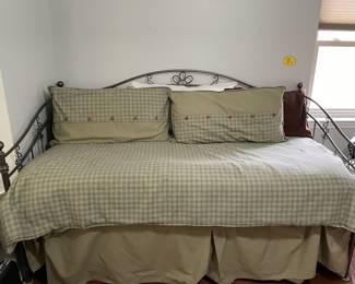 Trundle day bed