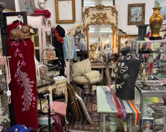 "Eye Spy" an amazing Gold Gilded mirror a fabulous hand made rug... Persian?