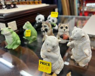 S & P animal shakers.
