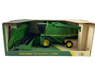 John Deere 9510 Maximizer Combine Vintage Diecast Model New in Box