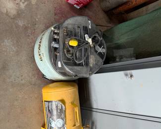 Air compressor and air tank