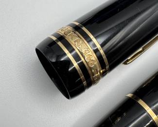 MONTBLANC MEISTERSTUCK FOUNTAIN PEN WITH 14K GOLD NIB AND GLASS REFILL CONTAINER