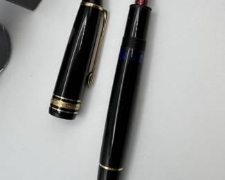 MONTBLANC MEISTERSTUCK FOUNTAIN PEN WITH 14K GOLD NIB AND GLASS REFILL CONTAINER