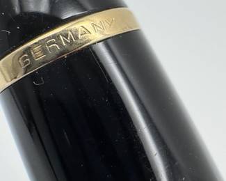 MONTBLANC MEISTERSTUCK FOUNTAIN PEN WITH 14K GOLD NIB AND GLASS REFILL CONTAINER