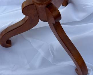 ETHAN ALLEN QUEEN ANNE STYLE WALNUT WINE TABLE