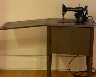 Antique Singer Sewing Machine & Cabinet