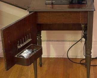 Antique Singer Sewing Machine & Cabinet