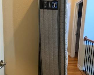 King Sealy Posturepedic mattress in excellent condition