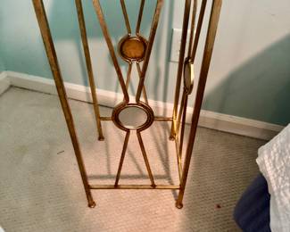 Metal stand table