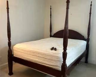 Queen Size Mahogany 4 Post Poster Bed W Mattress Boxspring