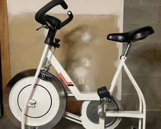 vintage Schwinn DX900 exercise bike