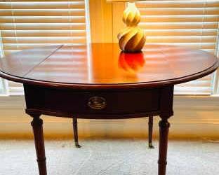 Dropleaf Table With Lamp