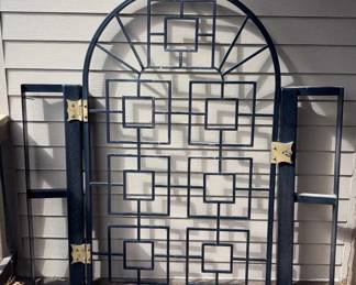 Black Outdoor Heavy Duty Metal Gate with Bronze Hinges Hardware