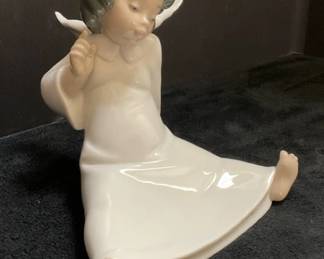 Lladro Porcelain Winged Angel Wondering Sitting Daisa From Spain