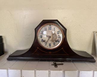 Mantel clock
