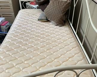 Day Bed Excellent condition