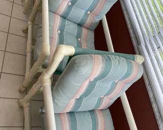 6 chairs & table great condition & on wheels
