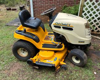 Cub Cadet Lawn tractor