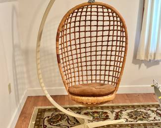 Vintage Rattan hanging egg chair!