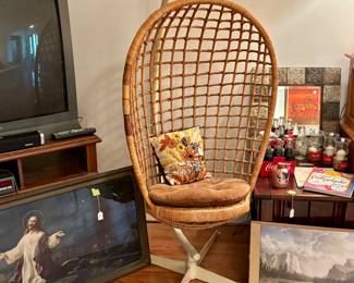 Vintage Rattan hanging egg chair!