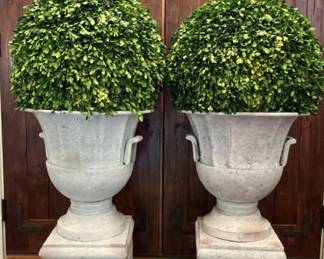 05 Front Door Topiaries