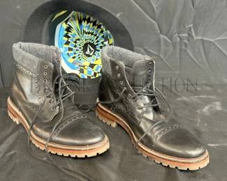 BOOTS AND VOLCUM HAT