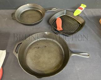 CAST IRON SKILLETS