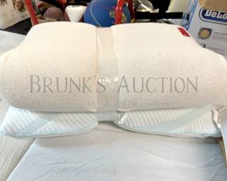 TEMPURPEDIC PILLOWS