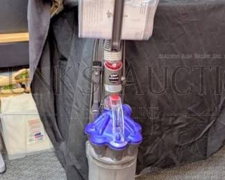 DYSON VACUUM