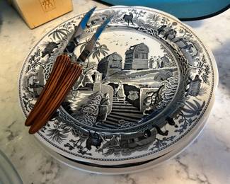 Spode Archive Collection Black Caramanian Dinner Plate