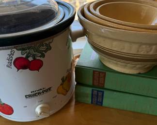 Rival Crockpot with Vegetable Design, Set of 3 Yellow/Brown Stoneware Nesting Mixing Bowls