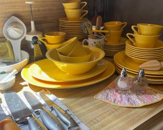 Unmarked Yellow Pottery Dinnerware Set – Harlequin Style by Homer Laughlin