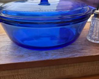 Anchor Hocking 2 Quart Cobalt Blue Round Covered Casserole Dish