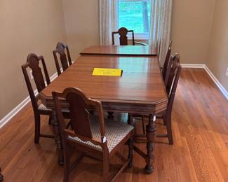 Dining table with leaves and 6 chairs $475 obo