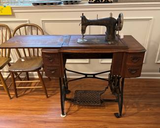 Standard treadle sewing machine with four-drawer cabinet