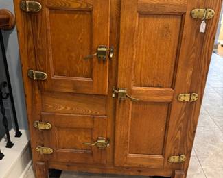 Oak 3-door icebox