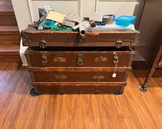Flat top steamer chest