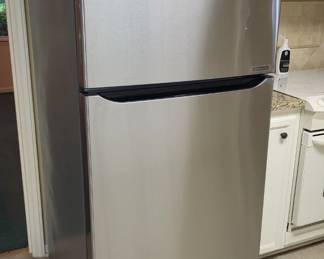 Like new small fridge. Great buy for man cave or small kitchen.