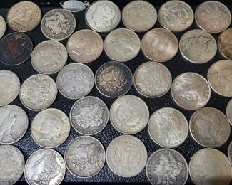 Huge assortment of Morgan and Peace U.S. silver dollars (mixed date collection).