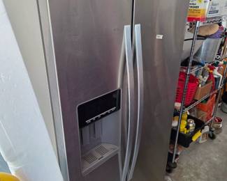 #183 Whirlpool SXS w/ice &n Water Refrigerator - 20.5 (used as is) $150.00