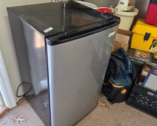 #212 Magic Chef Dorm Fridge w/ice compartment $50.00