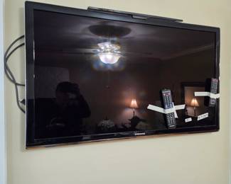 #96 Samsung 46" Flatscreen w/remote $75.00