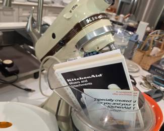 #286 Kitchenaid Mixer Tilt Head w/3 pieces $75.00