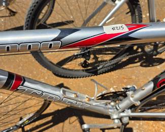 #215 Trek 1000 Mens Road Bike 22" $100.00