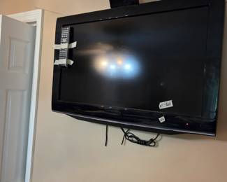 #32 Toshiba 31" TV w/remote $20.00